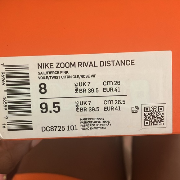 Nike Zoom Rival Distance Spikes, In the box has two keys. - Picture 2 of 2